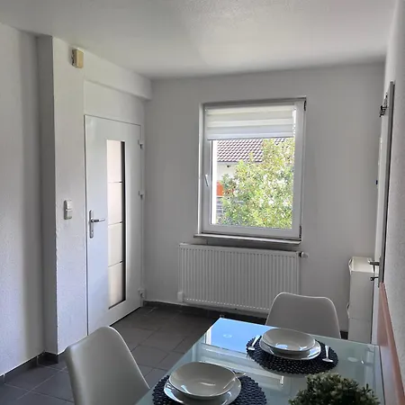 Quiet Courtyard - Easy Parking & Quick Bus To Center Apartment