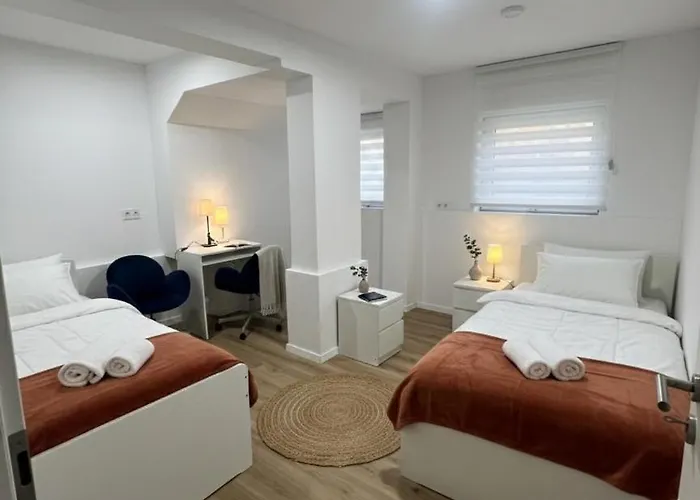 Cozy With Excellent Transport Links To Old Town, Main Station And Trade Fair Апартаменты *