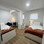 Cozy With Excellent Transport Links To Old Town, Main Station And Trade Fair 아파트 *