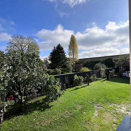 Quiet Courtyard - Easy Parking & Quick Bus To Center