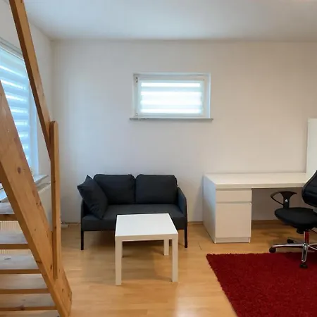 Quiet Courtyard - Easy Parking & Quick Bus To Center