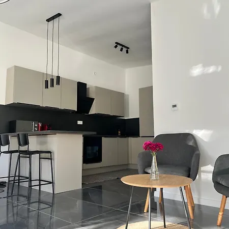 Quiet Courtyard Apartment - Easy Parking & Quick Bus To City Center Düsseldorf