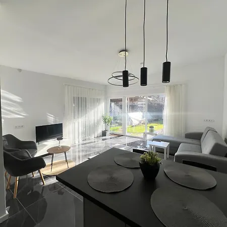 Appartamento Cozy With Excellent Transport Links To Old Town, Main Station And Trade Fair *